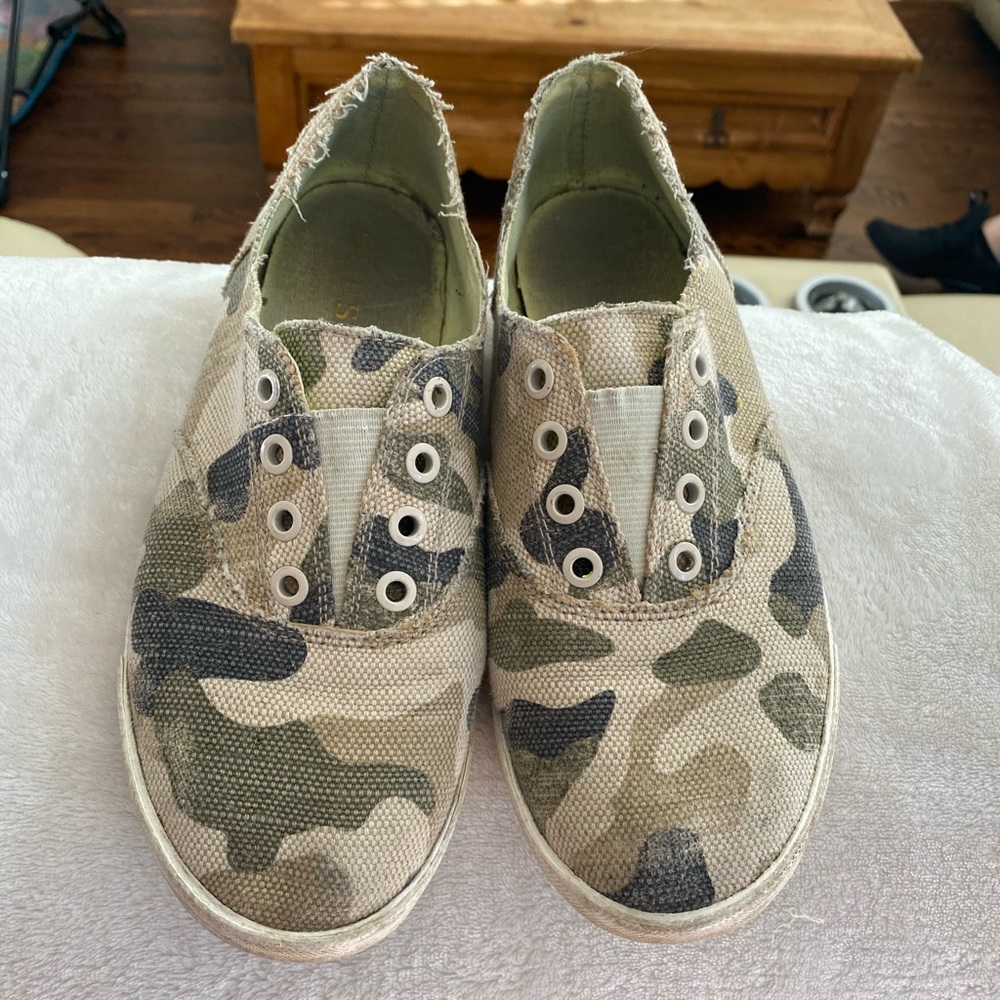 Guess Camouflage Slip-On Shoes